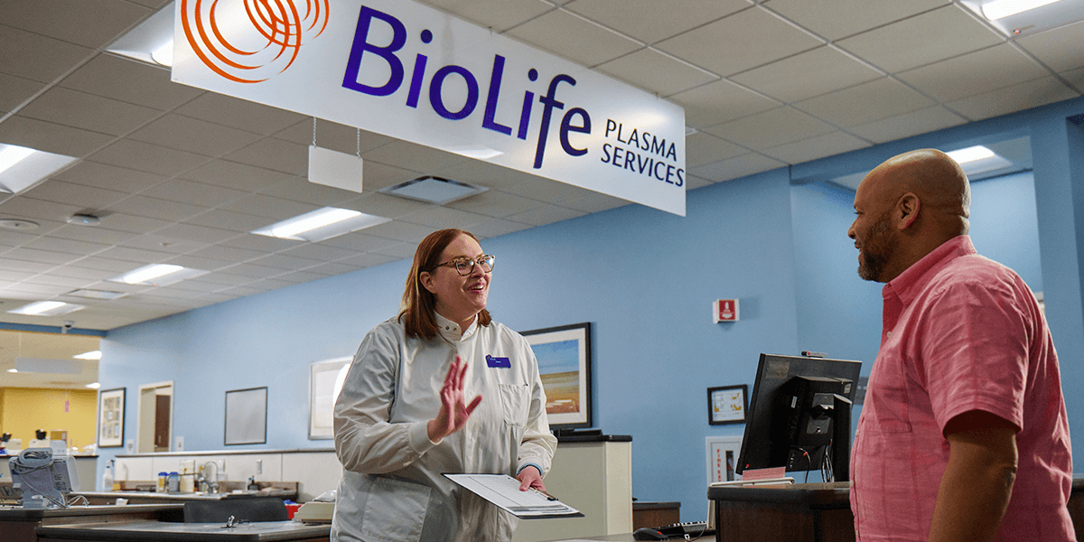 Nurse talking to donor at front desk